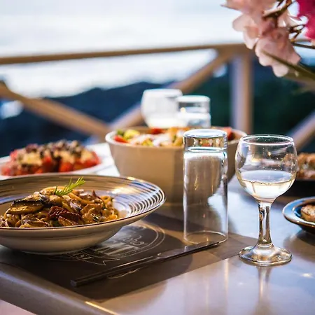 Mesogeios Aparthotel Marathopoli