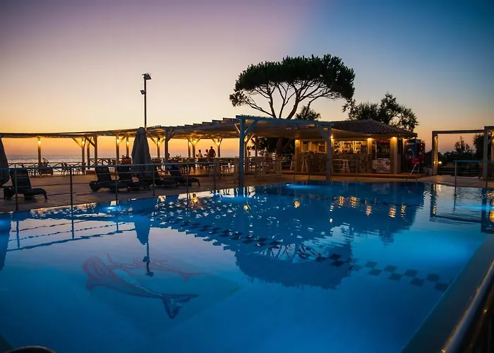 Mesogeios Aparthotel Marathopoli