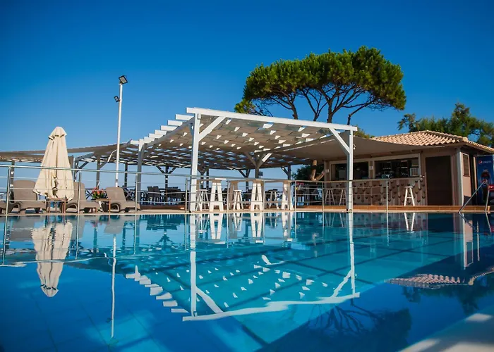 Mesogeios Aparthotel Marathopoli