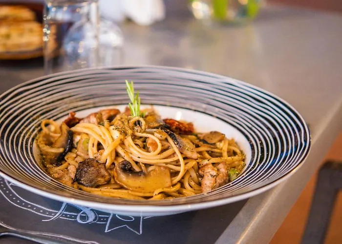 Aparthotel Mesogeios Marathopoli